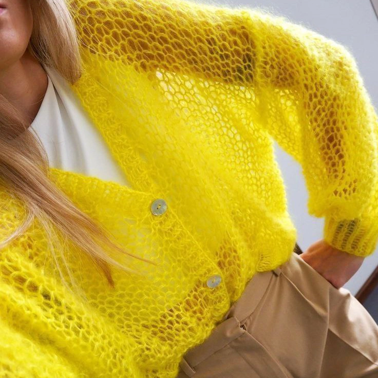 Магазин пряжи — полки с итальянской бобинной пряжей в магазине БОБИНА.РФ