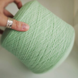 пряжа меринос с полиамидом » Мятный чай» (1500м/100гр) купить по выгодным ценам в магазине пряжи из Италии БОБИНА.РФ