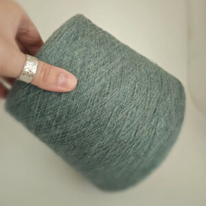 меринос 100% джилонг (Geelong) «Тёртый зелёный» (1500м/100гр) купить по выгодным ценам в магазине пряжи из Италии БОБИНА.РФ