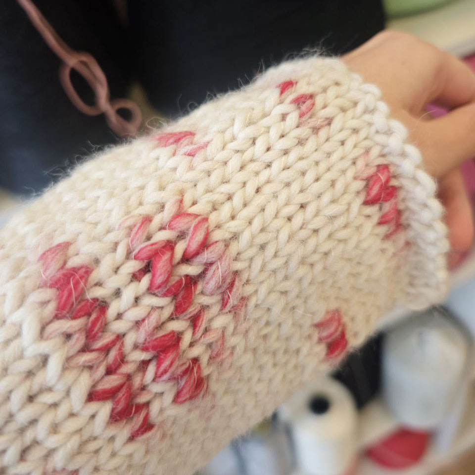 пряжа с мериносом «Клубничный крем» (150 м/100 гр) - интернет-магазин итальянской бобинной пряжи БОБИНА.РФ пряжа с мериносом «Клубничный крем» (150 м/100 гр) купить по выгодным ценам в магазине пряжи из Италии БОБИНА.РФ