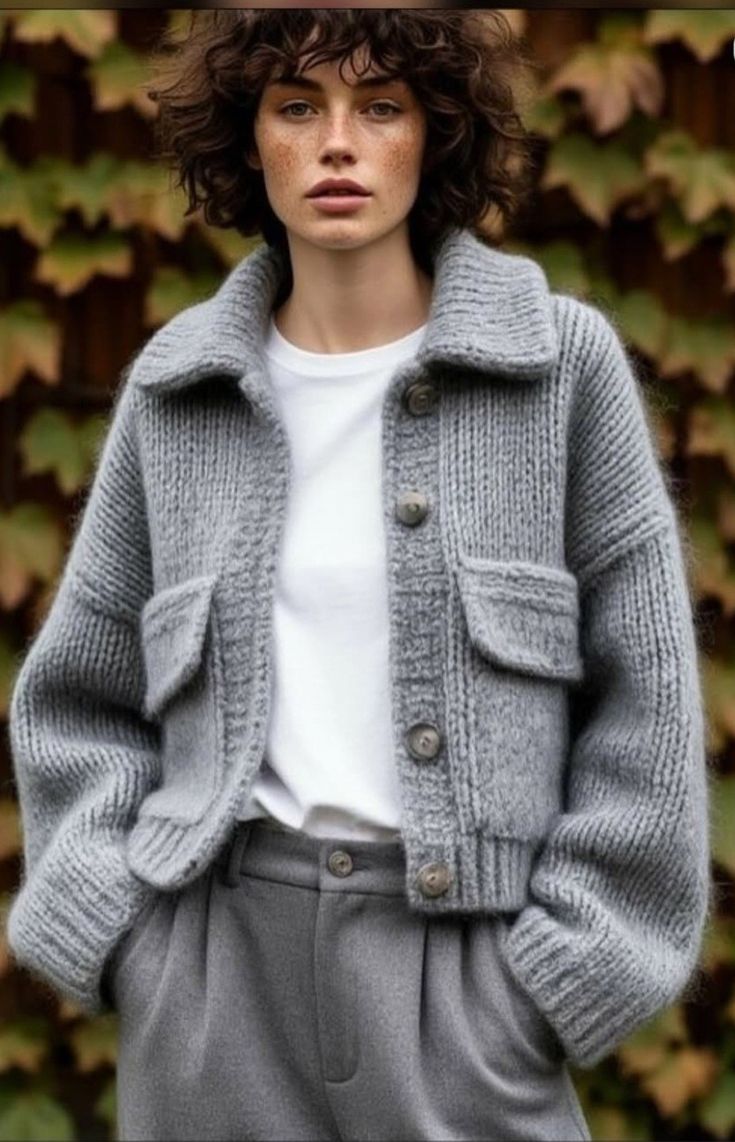 Свитер с карманами из итальянской бобинной пряжи