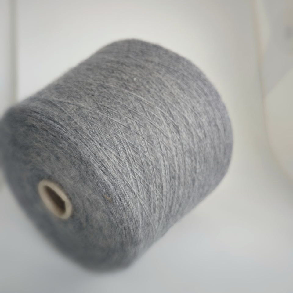 пряжа с супер кидмохером «Дымчатый» (700 м/100 гр) - интернет-магазин итальянской бобинной пряжи БОБИНА.РФ пряжа с супер кидмохером «Дымчатый» (700 м/100 гр) купить по выгодным ценам в магазине пряжи из Италии БОБИНА.РФ