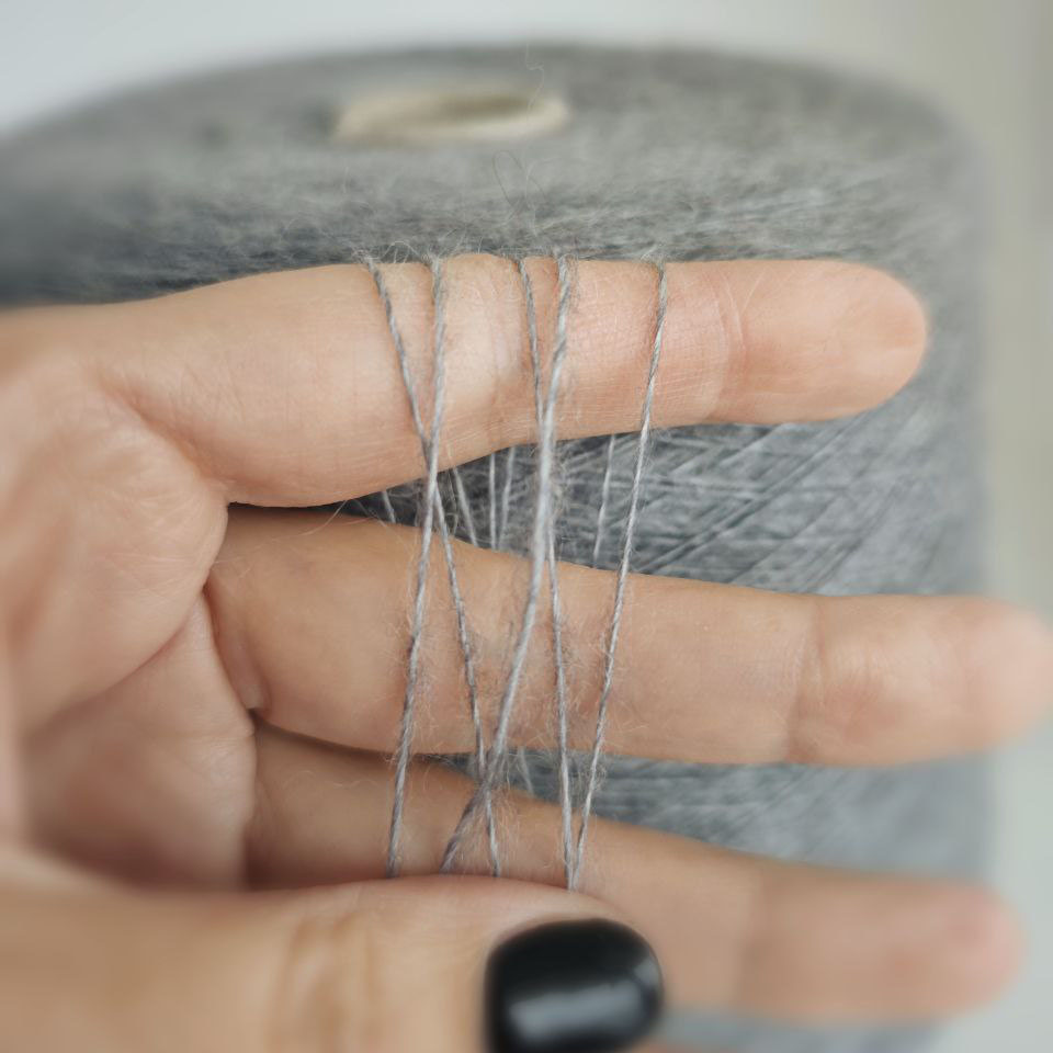 пряжа с супер кидмохером «Дымчатый» (700 м/100 гр) - интернет-магазин итальянской бобинной пряжи БОБИНА.РФ пряжа с супер кидмохером «Дымчатый» (700 м/100 гр) купить по выгодным ценам в магазине пряжи из Италии БОБИНА.РФ