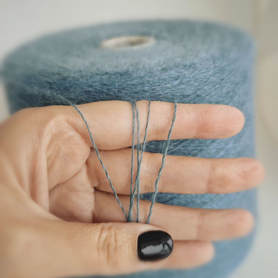 пряжа с супер кидмохером «Пыльный океан» (700 м/100 гр) - интернет-магазин итальянской бобинной пряжи БОБИНА.РФ пряжа с супер кидмохером «Пыльный океан» (700 м/100 гр) купить по выгодным ценам в магазине пряжи из Италии БОБИНА.РФ