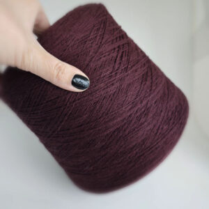 пряжа кардный меринос " Спелая вишня" ( 900 м/100 гр)