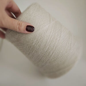 пряжа с супер кидмохером «Песочный лён» (700 м/100 гр) купить по выгодным ценам в магазине пряжи из Италии БОБИНА.РФ