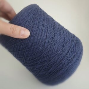 пряжа меринос с кашемиром » Черничный крем» (700м/100гр) купить по выгодным ценам в магазине пряжи из Италии БОБИНА.РФ