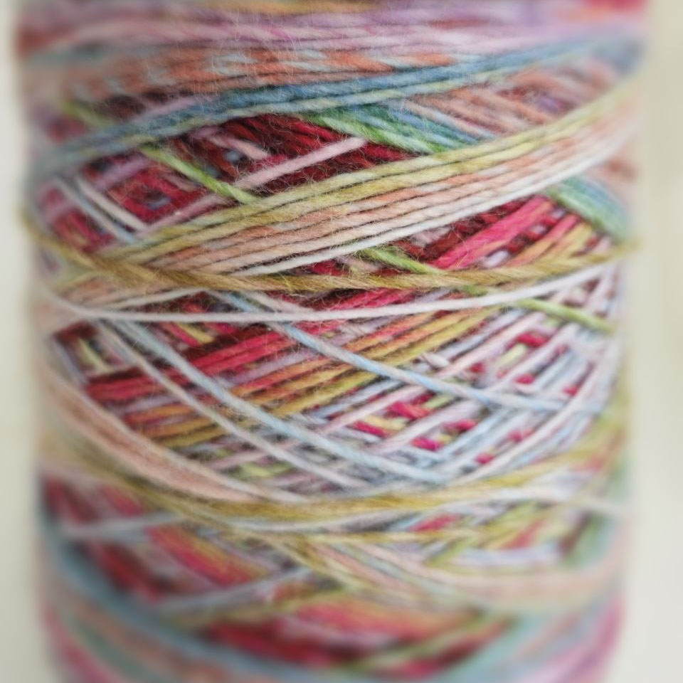 пряжа меринос эсктра файн «Ягодный чизкейк» (350м/100гр) - интернет-магазин итальянской бобинной пряжи БОБИНА.РФ пряжа меринос эсктра файн «Ягодный чизкейк» (350м/100гр) купить по выгодным ценам в магазине пряжи из Италии БОБИНА.РФ