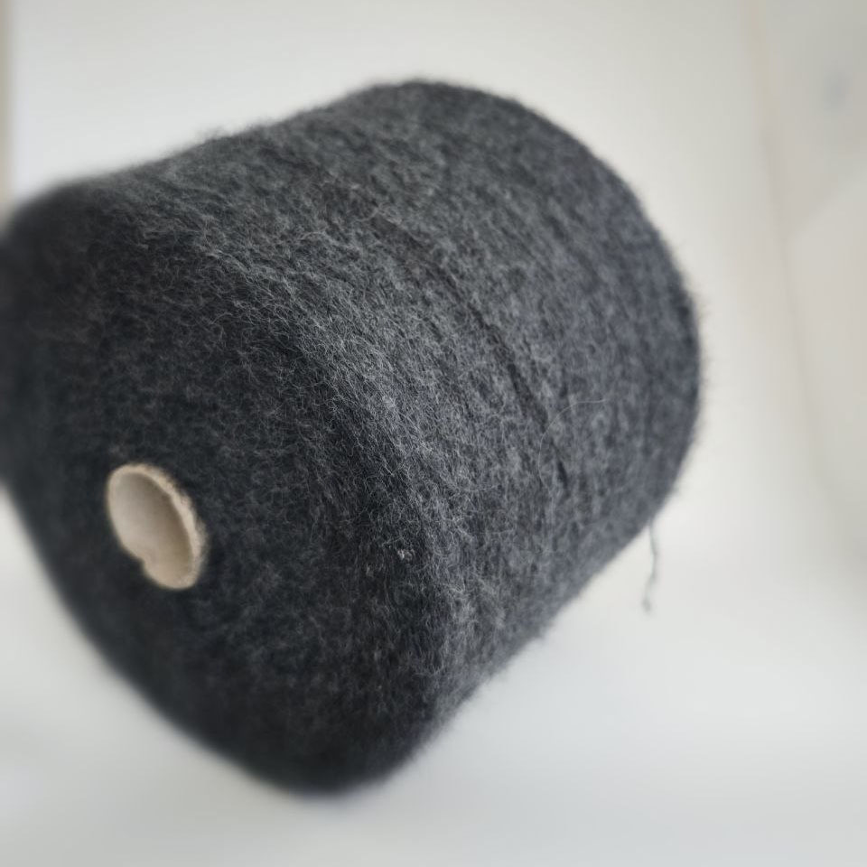 пряжа с альпакой «Тёмный графит» (900 м/100 гр) - интернет-магазин итальянской бобинной пряжи БОБИНА.РФ пряжа с альпакой «Тёмный графит» (900 м/100 гр) купить по выгодным ценам в магазине пряжи из Италии БОБИНА.РФ